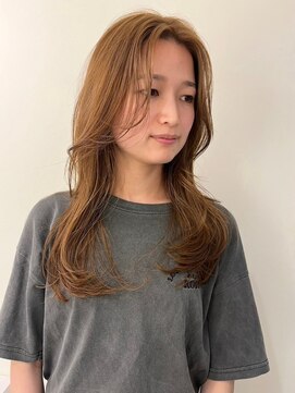 シーン(SCENE) センターパート ブリーチ ベージュ くびれヘア【天神/今泉】