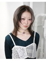ハイレイヤーウルフカットホワイトブロンドローライトカラー