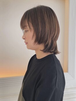 白髪にお悩みの方へ！大人女性から圧倒的支持を受ける艶感たっぷりのカラーで、白髪もお洒落にカバー◎