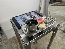 待ち時間も心地よく、リラックスして過ごせるサロンタイム。