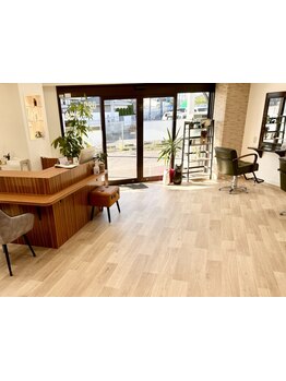 お客様との時間を大切にしたいから…。少人数制だからこその丁寧な接客と施術で満足度◎の仕上がりに。