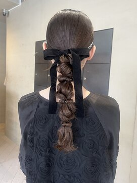 ヘアー アイス ルーチェ(HAIR ICI LUCE) ブリーチなしショコラブラウンヘアセット編みおろしタイト/今枝