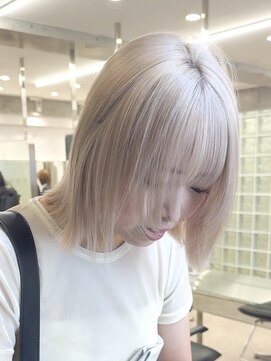 サンクプロジェクト(cinq PROJECT) ハイトーン切りっぱなしショートボブホワイトブロンドベージュ