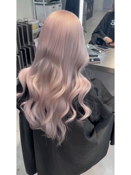 シェノン バイ アランスミシー 表参道(CHAINON by Alan smithee) 【nana】ホワイトピンク 羽エクステ ケラチントリートメント