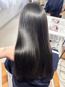 アンニュ(annuy) 髪質改善 黒髪 縮毛矯正 アッシュグレー 暗髪 艶髪 20代