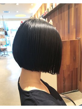 ブラット(brat) 前下がりボブ