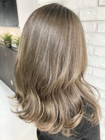 ヘアバイプルーヴ(Hair by PROVE) ライトグレージュ×ゆる巻き