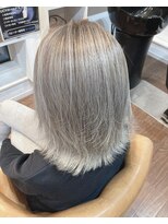 ルーシー(LUCY)&nbsp;バレイヤージュ×プラチナシルバーカラー