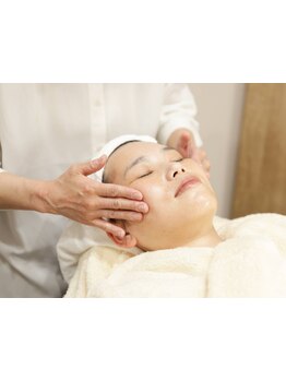 夫婦で営むアットホームなサロン♪女性理容師×完全個室空間でのレディースシェービングが人気◎