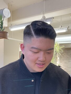 オアゾバーバー(OAZO BARBER) スキンフェード×ハードパート/アップバング/ビジネスマン