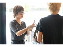 【沖縄の水に合わせたカラーで、色ムラのない透明感ある仕上がりへ】