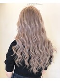 トレンドの冬カラー・ミルクティーアッシュ×なみなみウェーブ