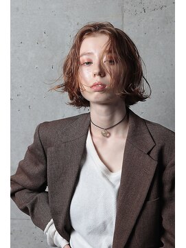 アブソ(Absolute) 大人気切りっぱなし！センターパートの小顔ショート