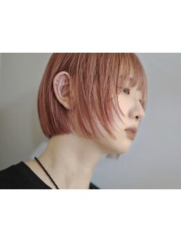 パーソナルカラーを見た上で、個性的からナチュラルまで幅広いデザインカラーを提案します★