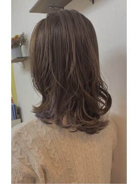 ハーティーモトヤワタ(hearty MOTOYAWATA) インナーパープル×ミディアムヘア