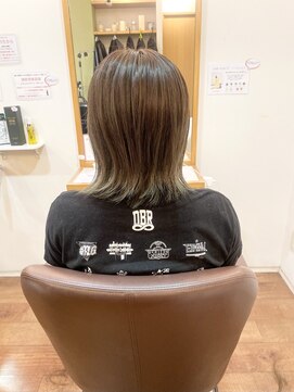 フリージア(freesia) 30代40代50代/外ハネスタイル/オリーブカラー