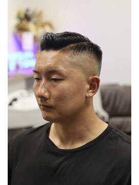 バタクラン(BATACLAN) サイドパート/スキンフェード/シェービング/バーバー/眉毛