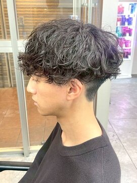 ワンズナゴヤ 名古屋栄店(ONE's NAGOYA) スペインカールスパイキーショートブルーブラックフェザーパーマ