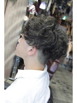 オーバーキャプテンネイキッド(OVER CAPTAIN NAKED) お洒落学生ツーブロパーマ