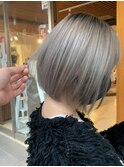 ショートボブ シルバー ケアブリーチ 20代30代40代