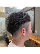 ポルム パプリカ(polum paprika)&nbsp;メンズカットパーマフェードスタイル刈り上げ大人ビジネス