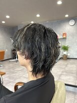 ネコ(NeCO.)&nbsp;人気沸騰中！ウルフカット波打ちスパイラルパーマ