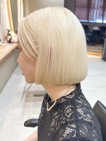 ヒビヲ(HIBIO)&nbsp;ショートボブハイトーンミルクティーベージュカラーダブルカラー