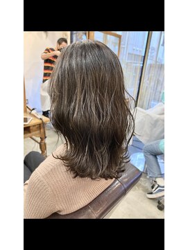 レイリー(LAiLy) 韓国　ヨシンモリ　くびれ　ミディアム　30代華やかスタイル