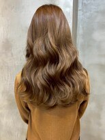 エリマ 横浜西口(elima)&nbsp;横浜西口ミルクティーベージュイルミナカラーレイヤーカット30代