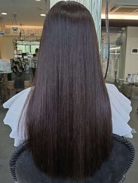 シュシュ(chou＊chou) 20代30代/縮毛矯正/地毛風ストレート/暗髪/艶髪/堺東