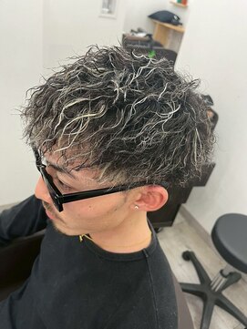 一鳳庵　【イオアン】 ハイライト 波巻きツイストスパイラル　メンズパーマ