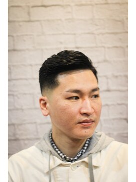 銀座マツナガ 新宿野村ビル店 イカツクしない。おしゃれに映えるフェードバーバースタイル