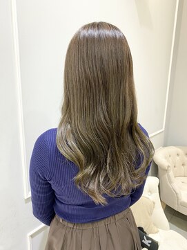 ネオリーブギンザ 銀座店(Neolive GINZA) 柔らかか見せるオリーブグリーンカラー