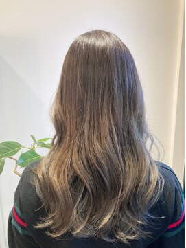 キー(KEY) ブルーグレージュのグラデーションカラー