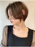 前髪長めの大人シースルーショートボブ