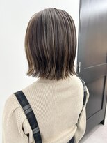 ネオリーブ クーロ(Neolive curro) ぱつっと切りっぱなしボブ×ハイライト♪