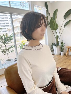 コムヘアー(COM HAIR) ミニショート。グレージュブラウン。