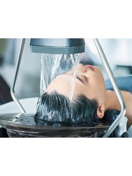 まるで頭が温泉に浸かっているような新感覚の“頭浸浴”導入サロン！日々の疲れが癒される事間違いなし◎