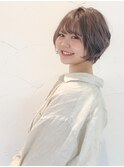丸いフォルムのふんわりショートボブ