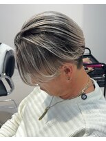 テンバイリップスヘアー(TEN by LIPPS hair)&nbsp;ホワイトシルバーグレーバレイヤージュシャドールーツ