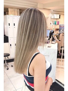 リア 大阪梅田(Ria) ~バレイヤージュ外国人風カラー~【Ria 大阪 梅田】