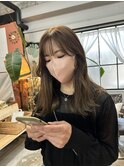 オリーブベージュレイヤーカットブリーチなし赤み消し韓国ヘア