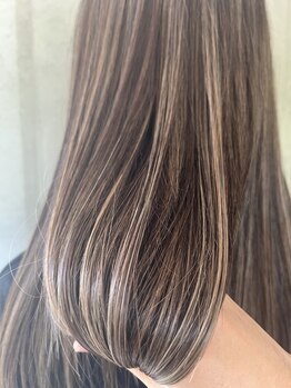 エルヴィタ(ELVITA)の写真/大人女性の髪のお悩みを解消し、ダメージレスにカラーデザインを楽しめる♪カラー剤も種類豊富に取り揃え◎