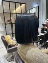 ブリーチ必須のネイビーブルーカラー　銀座
