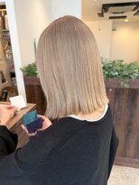 オーバルヘアー(OVAL hair)&nbsp;ブリーチカラー/ブロンドベージュ/切りっぱなしボブ