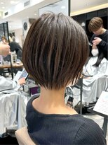 アフロート ルヴア(AFLOAT RUVUA)&nbsp;「岩田莉奈」地毛風縮毛矯正 ひし形ショートボブ 白髪染め 新宿