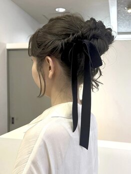 エリン ヘア(ELIN hair.)の写真/抜け感のある大人可愛いヘアアレンジ ヘアアレンジ/柔らかい縮毛矯正/二次会/ライヴ/推し活/結婚式