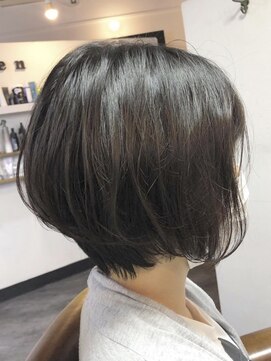 カミケン 方木田店(kamiken.) 大人の美艶ふんわりショートボブ【カミケン方木田店】