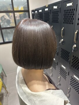 ロウ 町田(ROW) ワンレンボブ前下がりショート内巻きワンカール鎖骨ミディアム