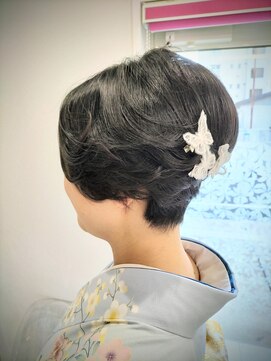 チモト美容室 ショートヘアーからアップ風スタイルに